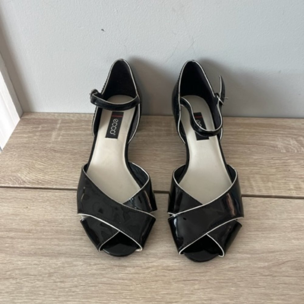 Ecco Black and White Heels